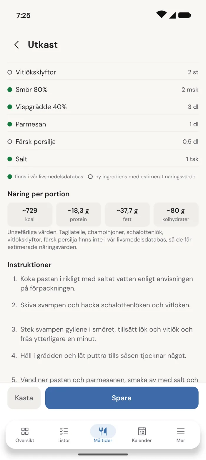 Ett receptutkast i EpiHem med ingredienser som vitlöksklyftor, smör, vispgrädde och parmesan, näring per portion och instruktioner steg för steg.